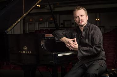 pianist Ilya Yakushev – photo credit: Daril Robovsky