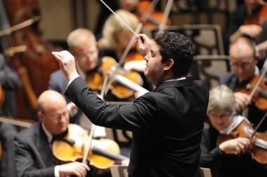  Tito Muños conducts the final program of Symphony San Jose's 20th Anniversary Season