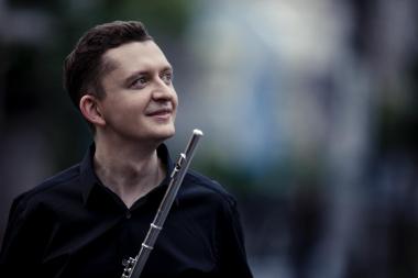 Denis Bouriakov performs Tchaikovsky's Violin Concerto...on the flute! 