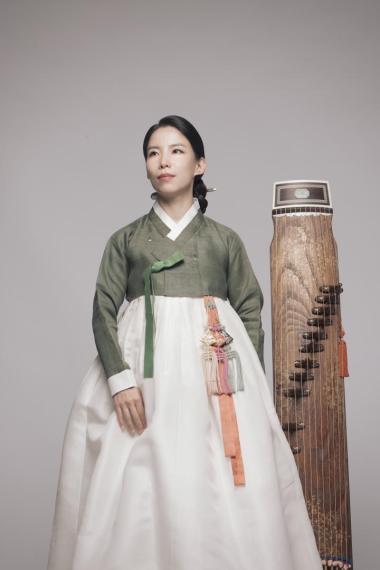 Hyunchae Kim plays Hyo-shin Na's music for kayageum (Korean zither