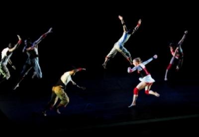 cal-performances-pilobolus-megawatt-1-d-murray.jpg