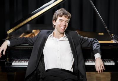 Albert Cano Smit returns to Steinway Society 