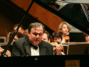 Yefim Bronfman dazzles in the Tchaikovsky concerto <br>Photo by Oded Antman