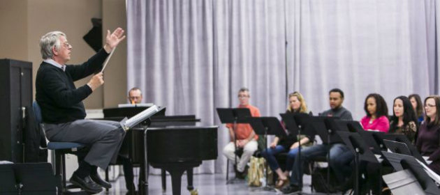 Ian Robertson leading the S.F. Opera Chorus in rehearsal (Photo Sonia Savio/San Francisco Opera)